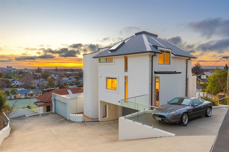 Photo of property in 14 Upper Crichton Terrace, Cashmere, Christchurch, 8022