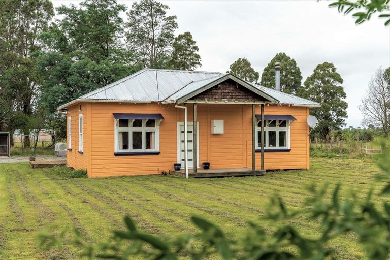 Photo of property in 1822 State Highway 2, Tauwharenikau, Greytown, 5794