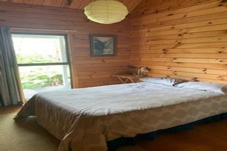 Photo of property in 17 Ivy Terrace, Moana, 7872