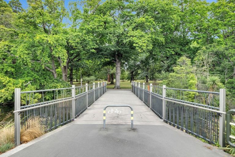 Photo of property in 33 Hewitts Road, Merivale, Christchurch, 8014