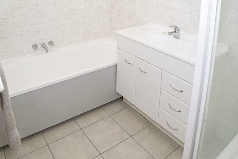 Photo of property in 1/9 Askew Place, Farm Cove, Auckland, 2012