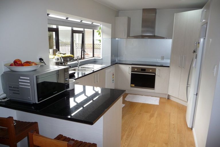 Photo of property in 2/32 Pupuke Road, Takapuna, Auckland, 0622