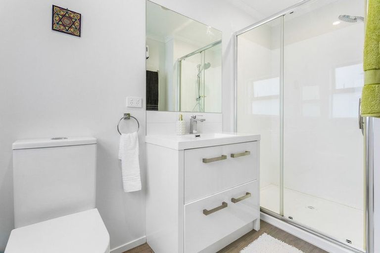 Photo of property in 10 Waitaha Close, Orewa, 0931