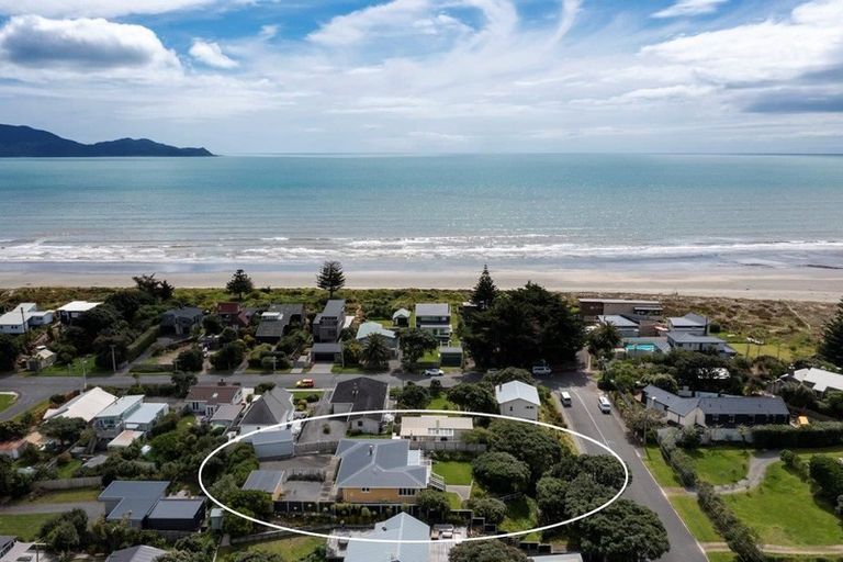 Photo of property in 12 Heperi Street, Waikanae Beach, Waikanae, 5036
