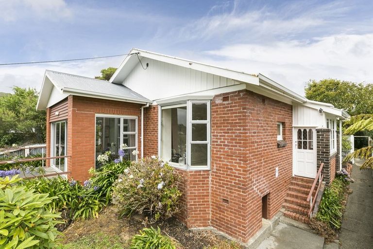 Photo of property in 8 Aplin Terrace, Ngaio, Wellington, 6035