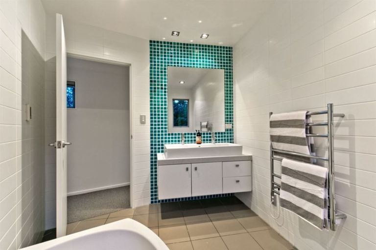 Photo of property in 282 Beach Road, Campbells Bay, Auckland, 0630