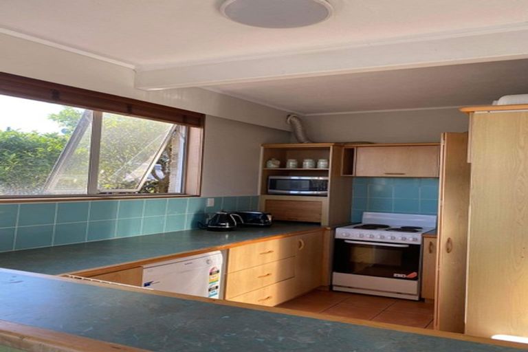 Photo of property in 12 Amorino Drive, Red Beach, 0932