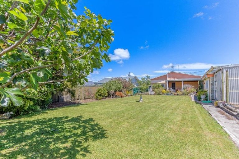 Photo of property in 18 Hunia Street, Marton, 4710