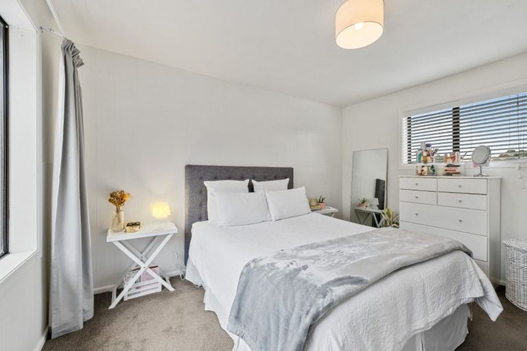 Photo of property in 16 Dunedin Street, Redwood, Christchurch, 8051