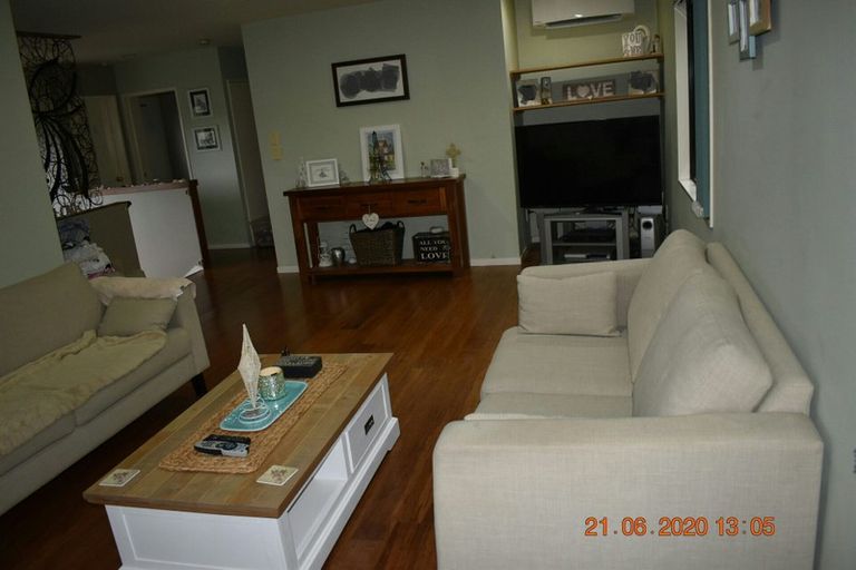 Photo of property in 31c Greenvalley Rise, Glenfield, Auckland, 0629