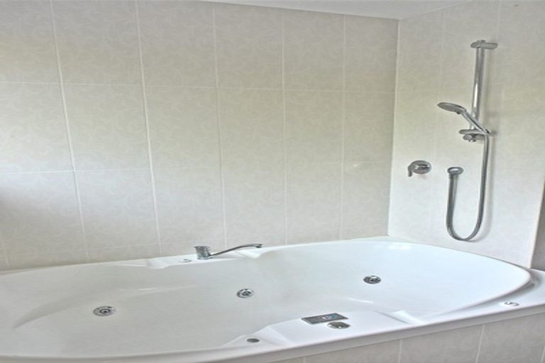 Photo of property in 19 Flay Crescent, Burnside, Christchurch, 8053