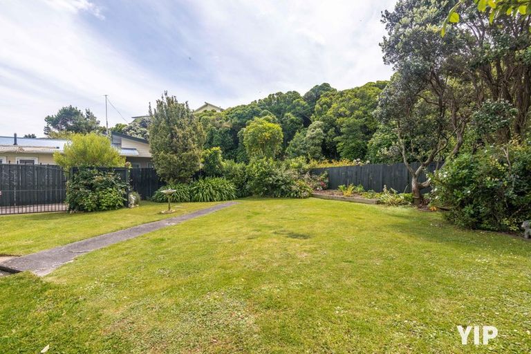 Photo of property in 65 Gloaming Hill, Titahi Bay, Porirua, 5022