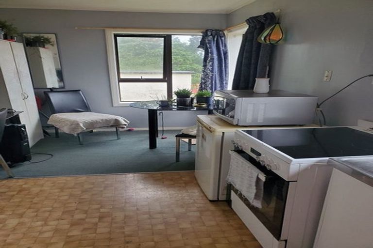 Photo of property in 21 Wrantage Street, Westown, New Plymouth, 4310