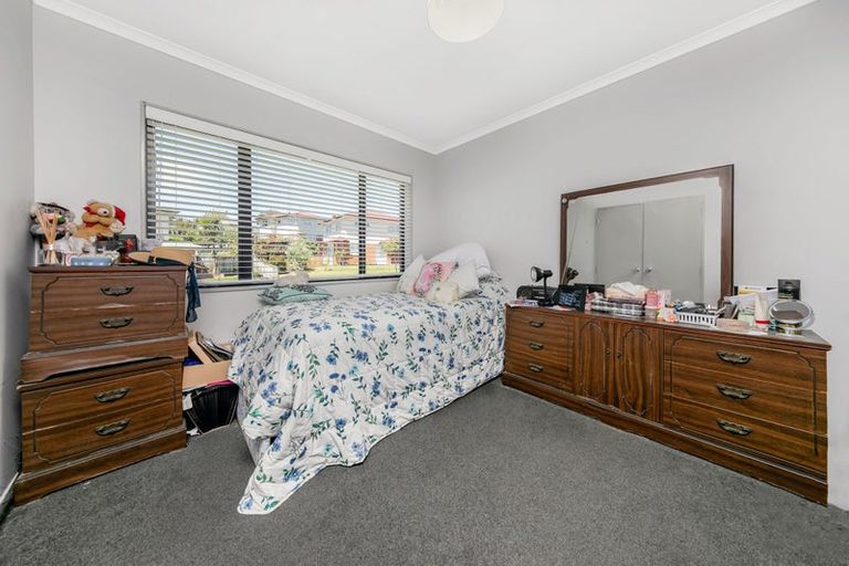 Photo of property in 63 Claverdon Drive, Massey, Auckland, 0614