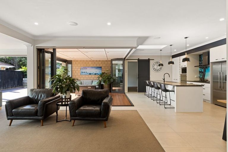 Photo of property in 23 Waldorf Crescent, Orewa, 0931