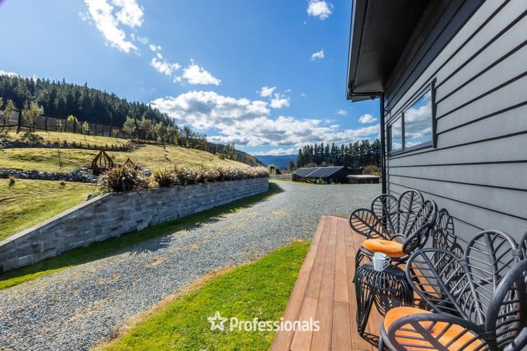 Photo of property in 49 Mount Marua Drive, Maymorn, Upper Hutt, 5018