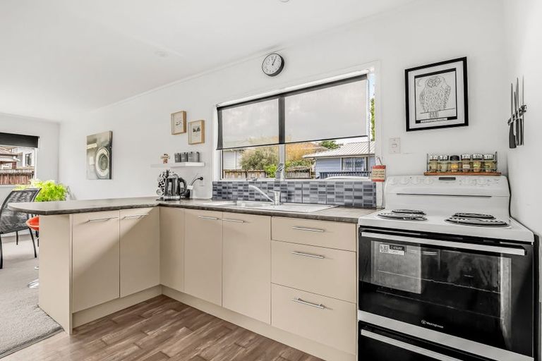 Photo of property in 3 Buisson Glade, West Harbour, Auckland, 0618
