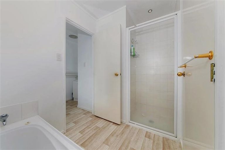 Photo of property in 1 Jacinta Grove, Swanson, Auckland, 0612