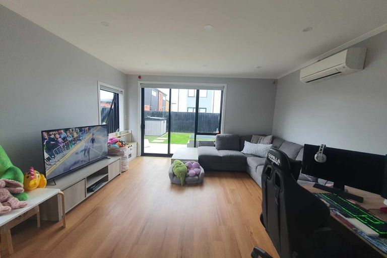 Photo of property in 4 Gloaming Lane, Wallaceville, Upper Hutt, 5018