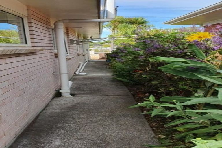 Photo of property in 1/2 Doment Crescent, Orewa, 0931