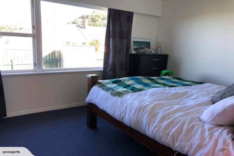 Photo of property in 2/29 Priscilla Crescent, Kingston, Wellington, 6021