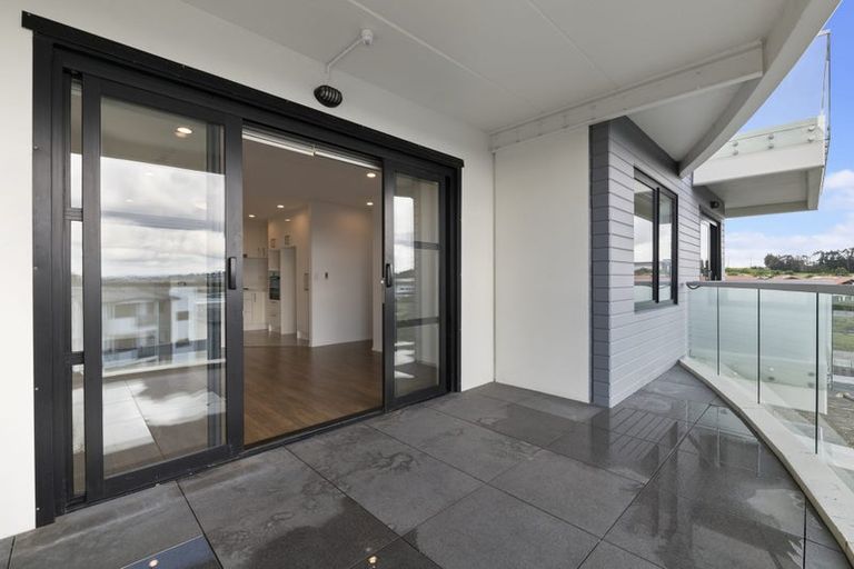 Photo of property in Apollo Apartments, 201/46 Rosedale Road, Rosedale, Auckland, 0632