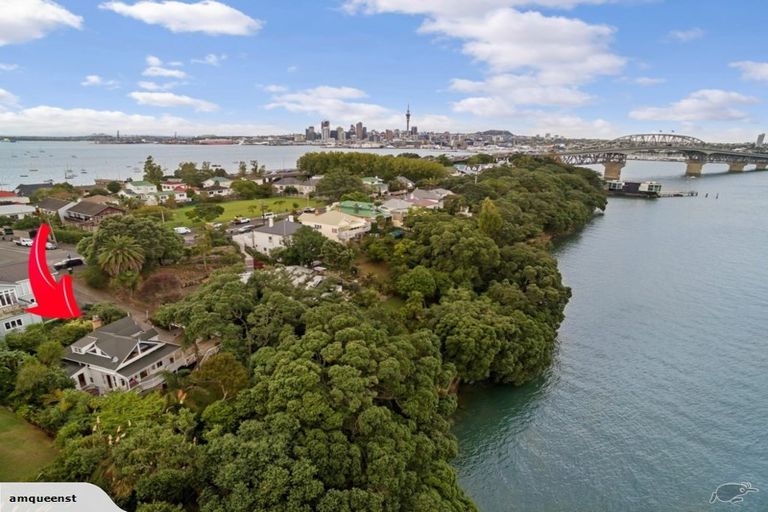 Photo of property in 36 Queen Street, Northcote Point, Auckland, 0627