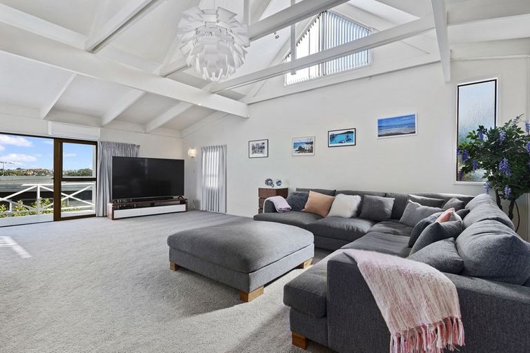 Photo of property in 10 Oban Road, Browns Bay, Auckland, 0630