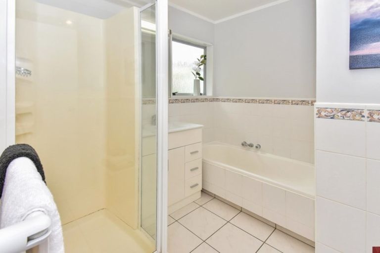 Photo of property in 31 Domain Road, Weymouth, Auckland, 2103