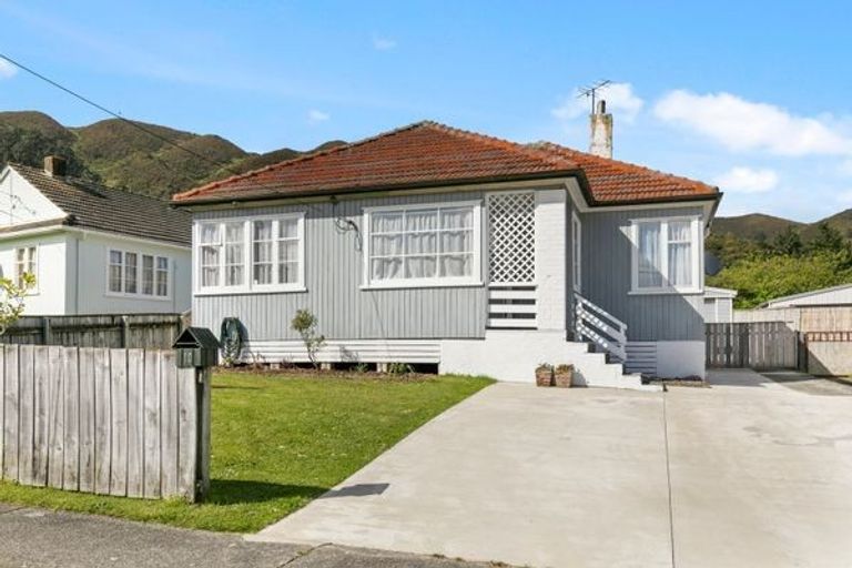 Photo of property in 10 Cleland Crescent, Naenae, Lower Hutt, 5011