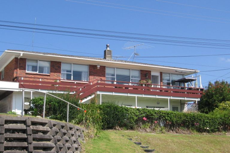 Photo of property in 2/28 Bournemouth Terrace, Murrays Bay, Auckland, 0630