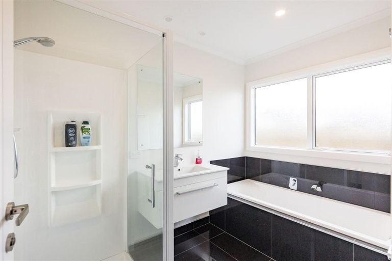 Photo of property in 4 Stratford Court, Fitzherbert, Palmerston North, 4410