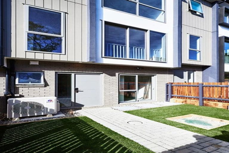 Photo of property in 2 The Boulevard, Sunnyhills, Auckland, 2010