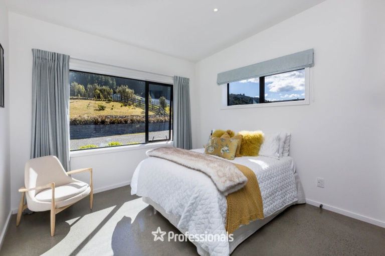 Photo of property in 49 Mount Marua Drive, Maymorn, Upper Hutt, 5018