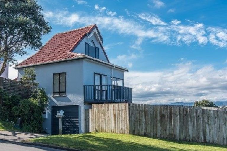 Photo of property in 2 Kaikoura Street, Maupuia, Wellington, 6022