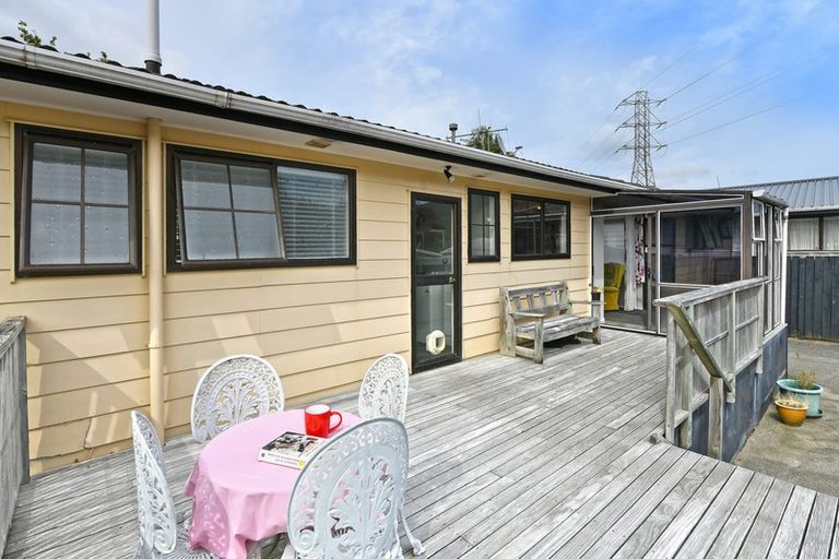 Photo of property in 77 Gemstone Drive, Birchville, Upper Hutt, 5018