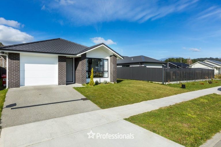 Photo of property in 33 Cynisca Crescent, Wallaceville, Upper Hutt, 5018