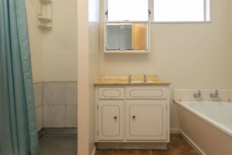 Photo of property in 60 Matuku Street, Two Mile Bay, Taupo, 3330