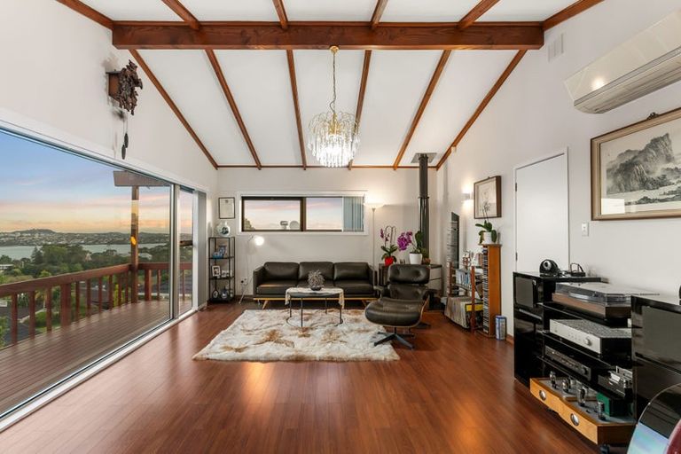 Photo of property in 6 Chelsea View Drive, Chatswood, Auckland, 0626