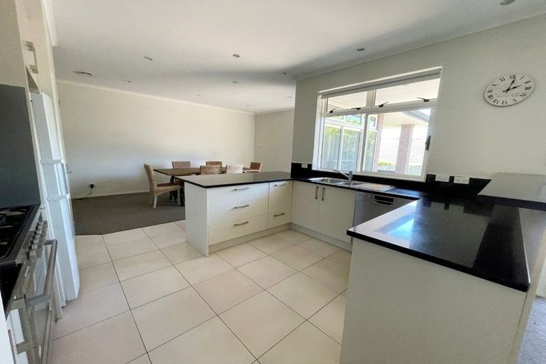 Photo of property in 1 Bartlett Drive, Silverdale, 0932