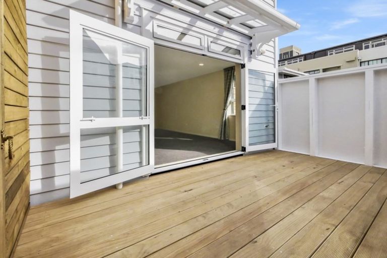 Photo of property in 31-41 Pirie Street, Mount Victoria, Wellington, 6011