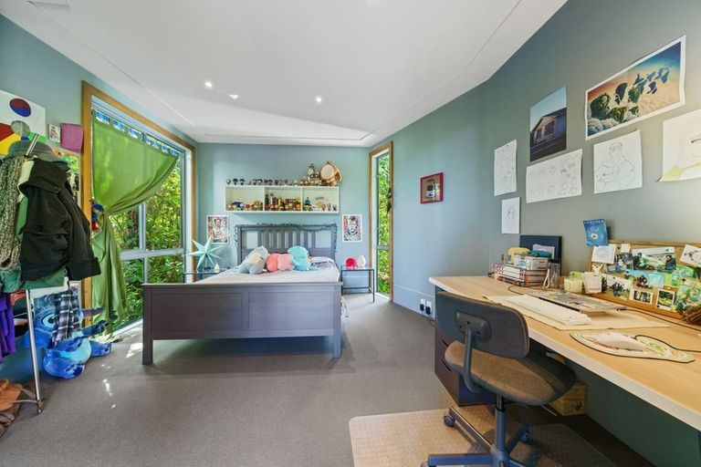 Photo of property in 19 Dillon Street, Lowry Bay, Lower Hutt, 5013