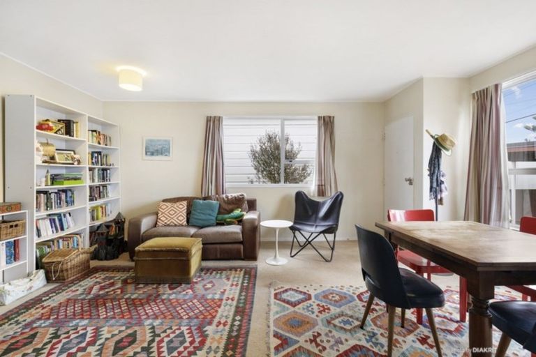 Photo of property in 8a Childers Terrace, Kilbirnie, Wellington, 6022