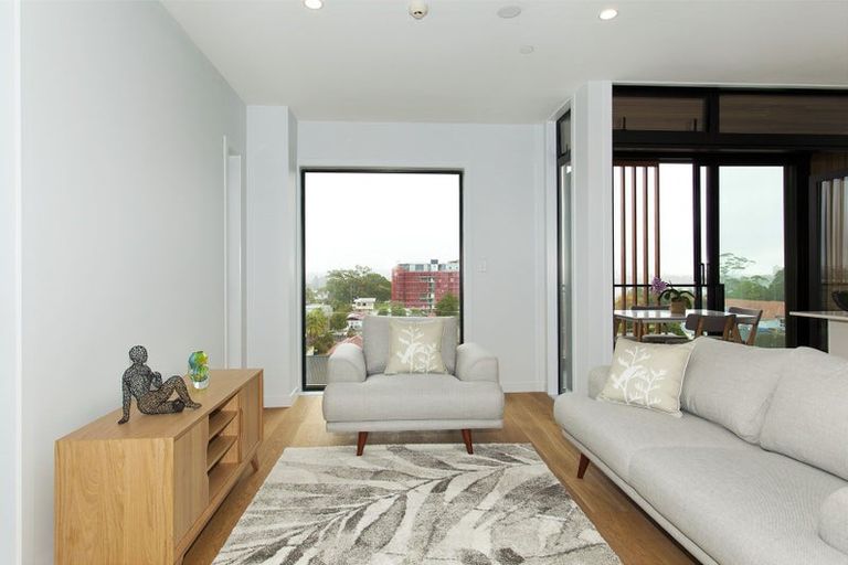 Photo of property in Frank Sargeson Apts, 501/74 Anzac Street, Takapuna, Auckland, 0622