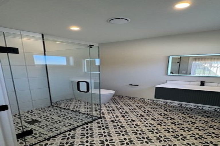 Photo of property in 32 West Place, Greenmeadows, Napier, 4112