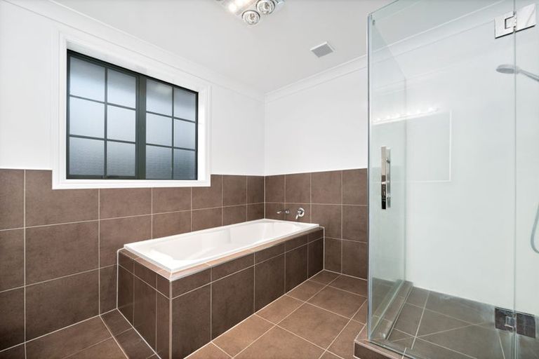 Photo of property in 30 South Kensington Way, Henderson, Auckland, 0612