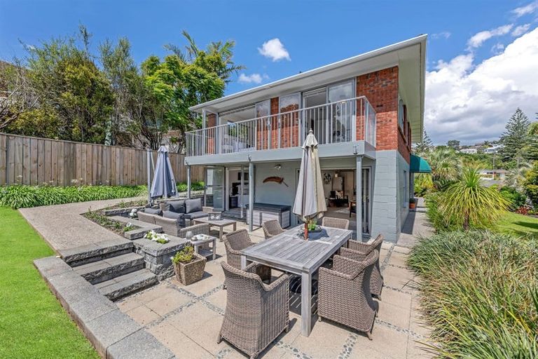 Photo of property in 5 Liston Crescent, Cockle Bay, Auckland, 2014