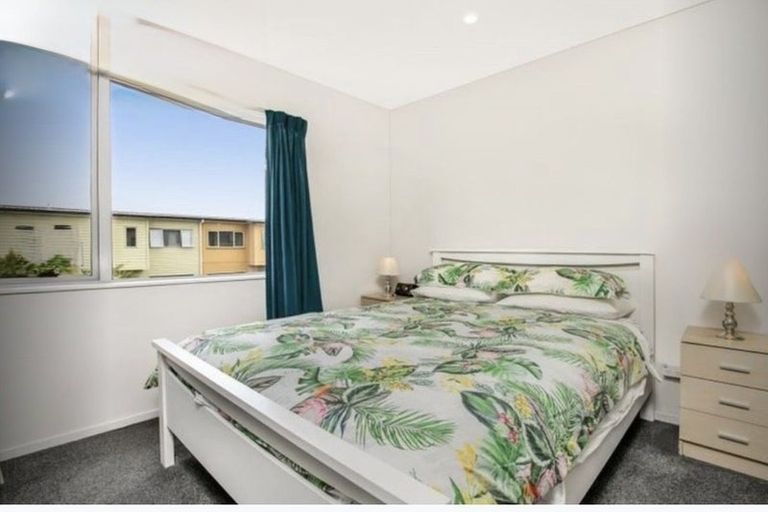 Photo of property in 31/11 Ray Small Drive, Papakura, 2110