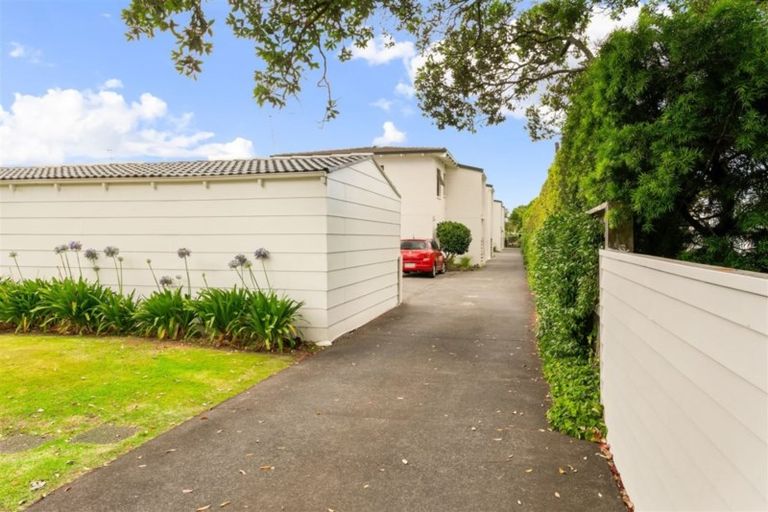 Photo of property in 2/17 Coyle Street, Sandringham, Auckland, 1025