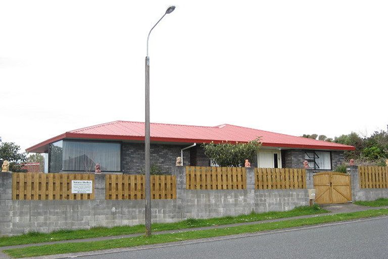 Photo of property in 44 Karina Road, Merrilands, New Plymouth, 4312